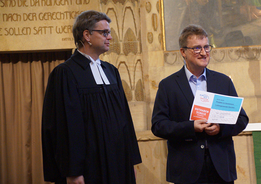 Die Luthergemeinde erh&auml;lt das Label &bdquo;Kirche-die-weiter-geht&ldquo;